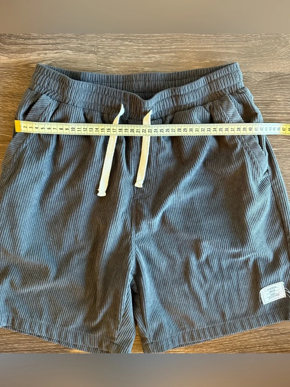Classic Men's Charcoal Ribbed Drawstring Shorts with Cream Tie